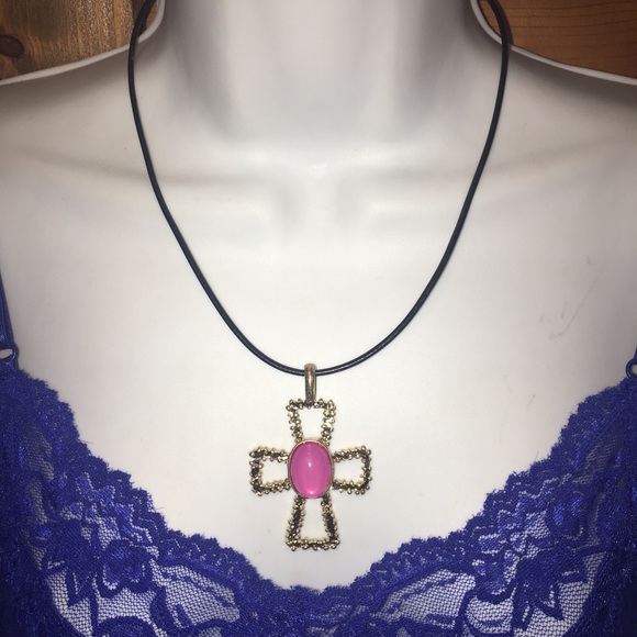 🆕Gold & pink pendant cross on leather necklace - Picture 1 of 8